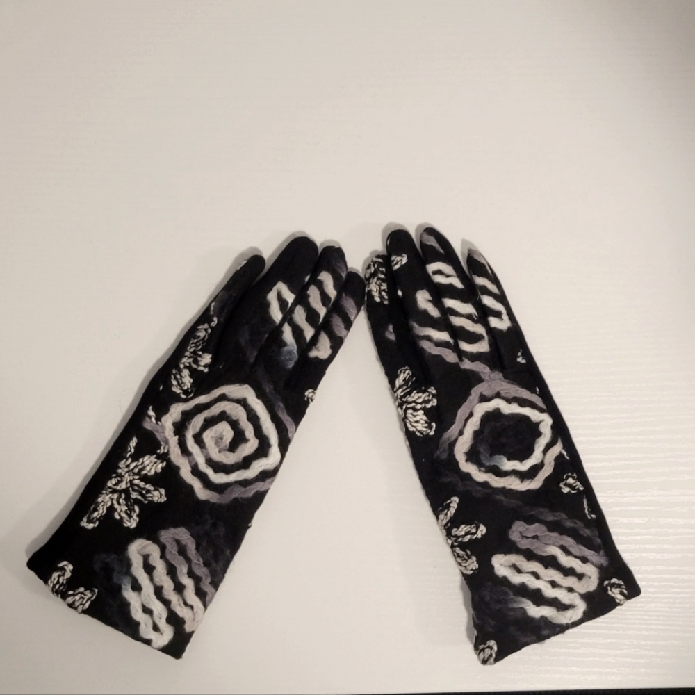 Beautiful Embroidered Black Women's Gloves